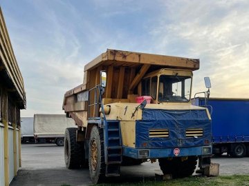 На волинській митниці викрили громадянина Польщі, який підробив рік випуску автомобіля