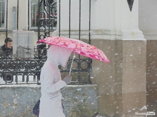 Луцьк засипає снігом. ФОТО