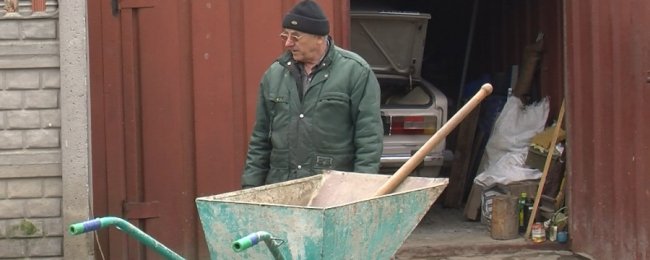 Авто заблоковане в гаражі: через ремонт теплотраси лучанин місяць не може виїхати на дачу