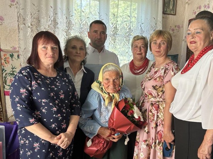 «Мати-героїня» з громади на Волині відзначила 90-й ювілей