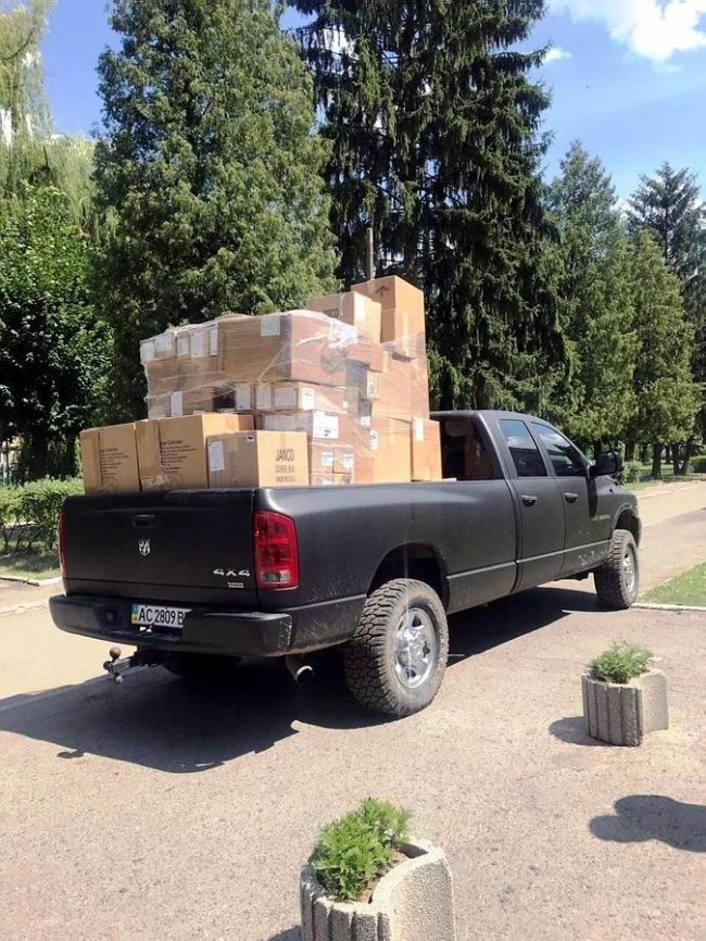 Луцькі лікарні отримали благодійну допомогу від американців. ФОТО