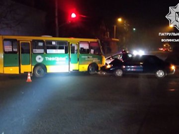 У Луцьку  – аварія за участю маршрутки. ВІДЕО