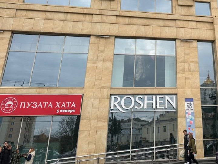 Росія знищила склад готової продукції ROSHEN під Києвом: чи зникнуть солодощі з полиць