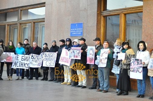 Акції на підтримку Чорновол в Рівному та Івано-Франківську. ФОТО