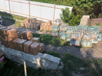 На Волині у фігурантів «криміналу» вилучили 3 тонни алкоголю сумнівної якості. ВІДЕО
