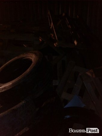 Базу ВВшників у Луцьку «стереже» сотня активістів. ФОТО