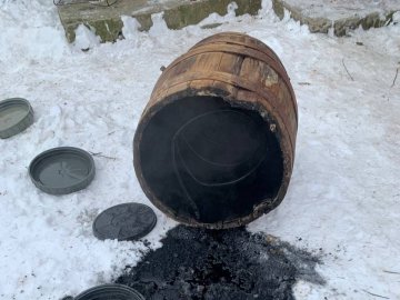 В селі на Волині знищили 600 літрів самогону