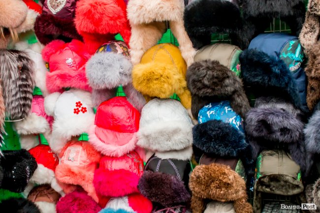 Від білизни до шикарних шуб: у Луцьку – Харківський ярмарок. ФОТО