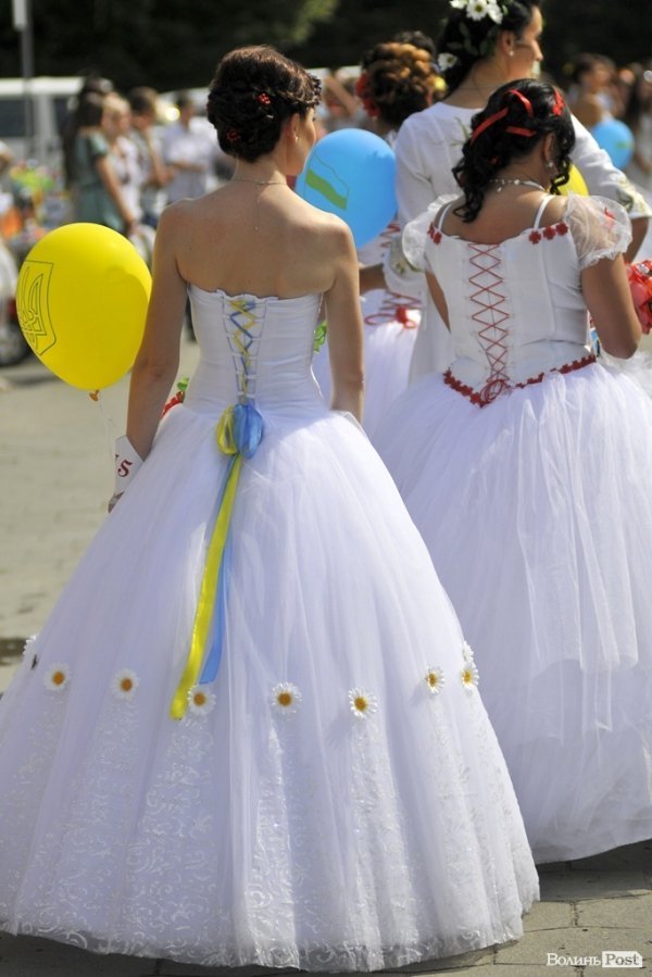 Парад наречених у Луцьку. ФОТО