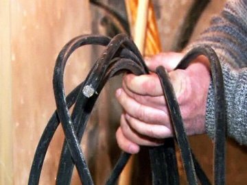 На Волині за крадіжку майже 400 метрів кабелю чоловіки можуть сісти на 5 років  