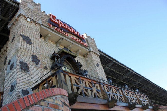 Луцька «Брама» відкрила літню терасу*