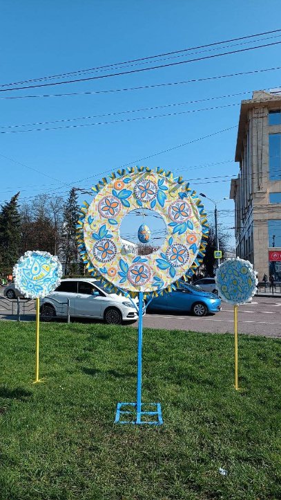 Центр Луцька прикрасили до Великодня. ФОТО