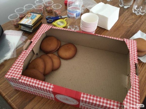 Луцька малеча розписувала їстівну писанку. ФОТО