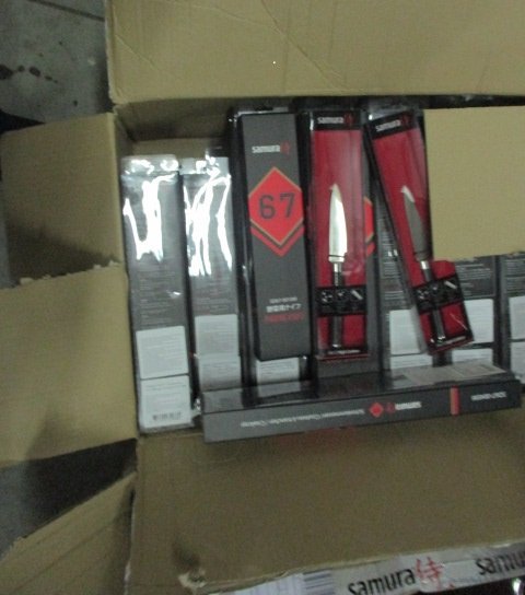 На волинській митниці затримали вантажівку із контрабандними ножами