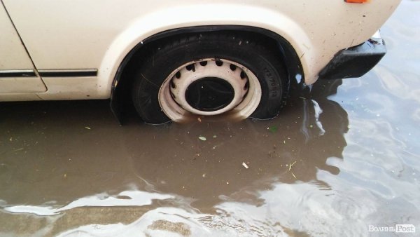 Наслідки шквальної зливи у Луцьку. ФОТО. ВІДЕО