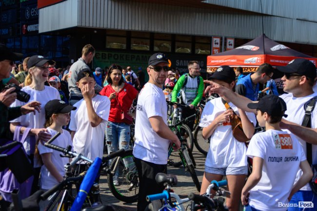 З дітками, собакою та у вишиванках: як лучани провели «Велодень-2019». ФОТО