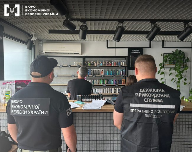 Директор компанії постане перед судом на Волині за контрафактні електронні сигарети