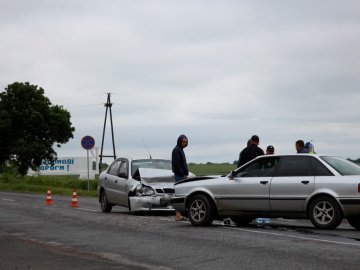 На Волині лоб у лоб зіткнулися дві автівки. ФОТО