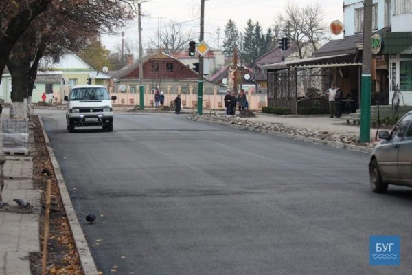 У Володимирі асфальт поклали «хвильками» 