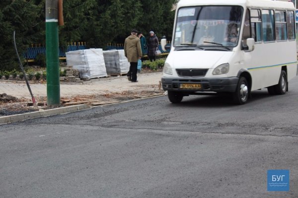 У Володимирі асфальт поклали «хвильками» 