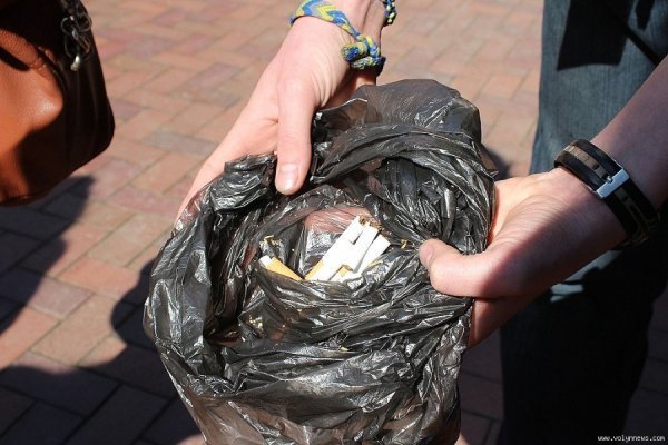 Як у Луцьку цигарки міняли на цукерки. ФОТО