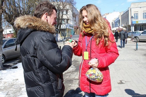 Як у Луцьку цигарки міняли на цукерки. ФОТО