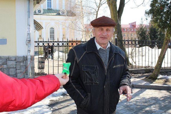 Як у Луцьку цигарки міняли на цукерки. ФОТО