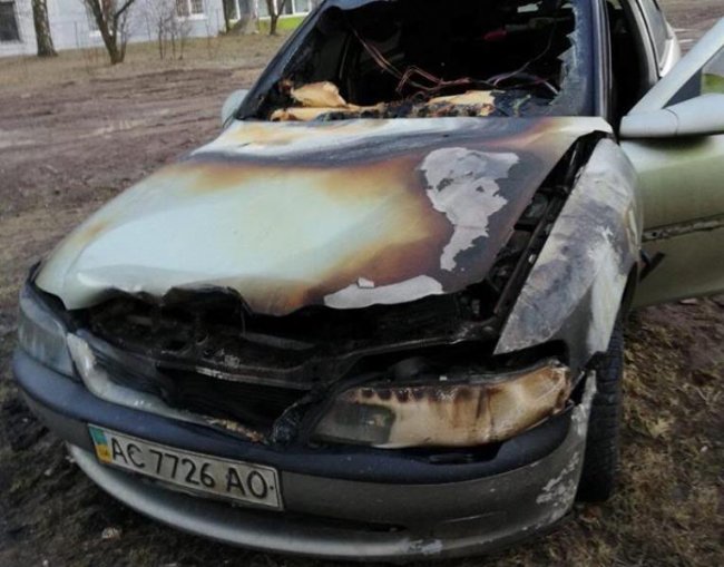 На Волині вночі спалили авто інспектора управління держпраці. ФОТО