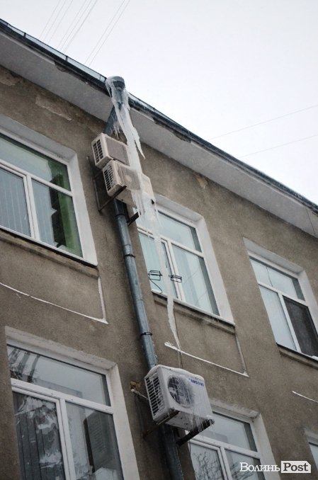 Як Луцьк замело снігом. ФОТО