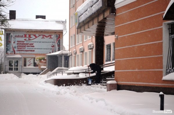 Як Луцьк замело снігом. ФОТО