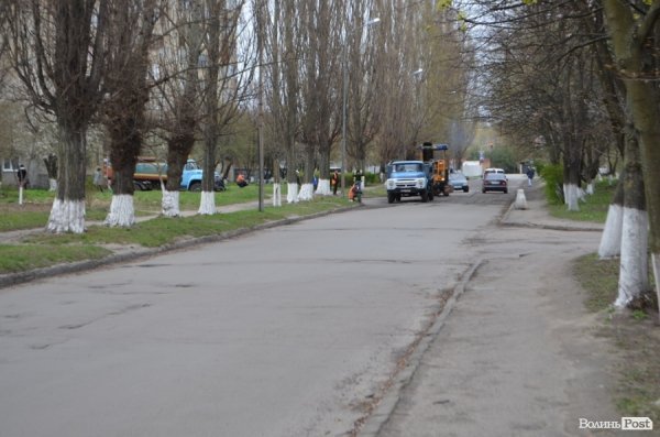 У Луцьку на вулиці Кравчука проводять капітальний ремонт автодороги. ФОТО