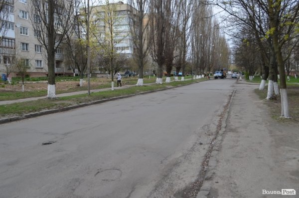 У Луцьку на вулиці Кравчука проводять капітальний ремонт автодороги. ФОТО