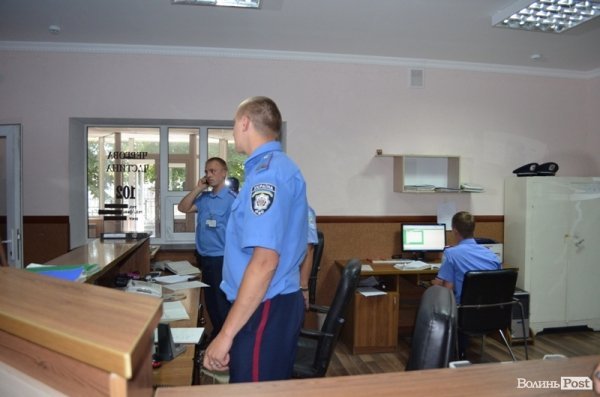 Чергова частина. Саме тут приймають виклики лучан