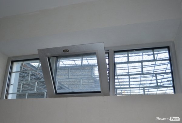 Свіже повітря в кімнату для затриманих 