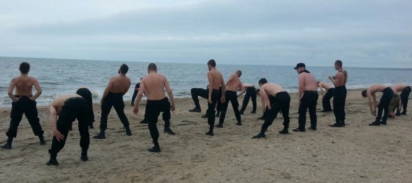 «Чорні чоловічки». ФОТО