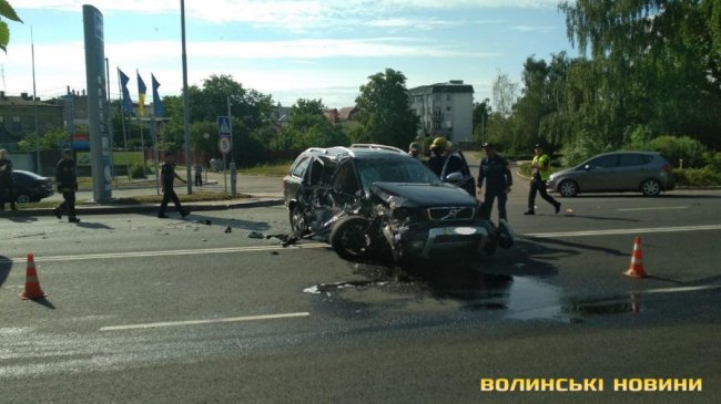 У Луцьку втаранилися Volvo та автобус. ФОТО