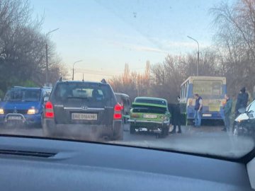 У Луцьку зіткнулися автомобіль та маршрутка: є потерпілі