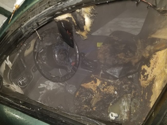 У Рівному вночі спалили автівку італійцю