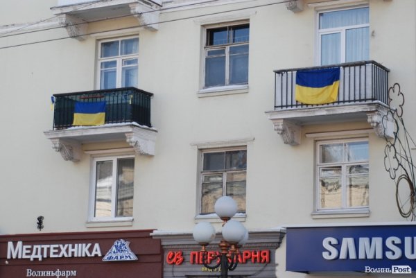 Луцьк «фарбують» в синьо-жовтий. ФОТО