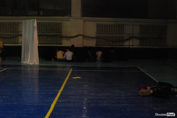 У Луцьку «Нова лінія» та спортзал стали театрами. ФОТО. ВІДЕО