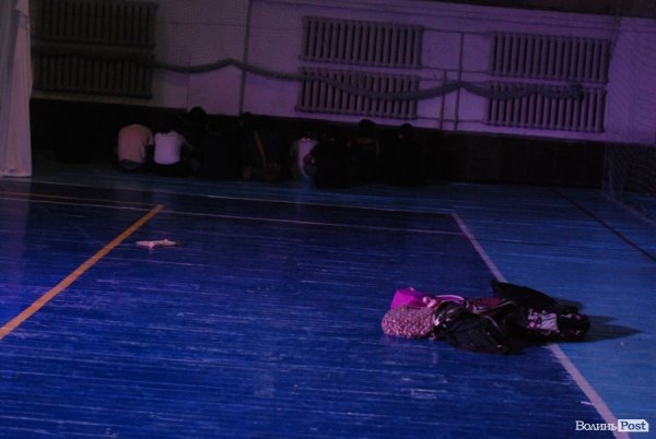 У Луцьку «Нова лінія» та спортзал стали театрами. ФОТО. ВІДЕО