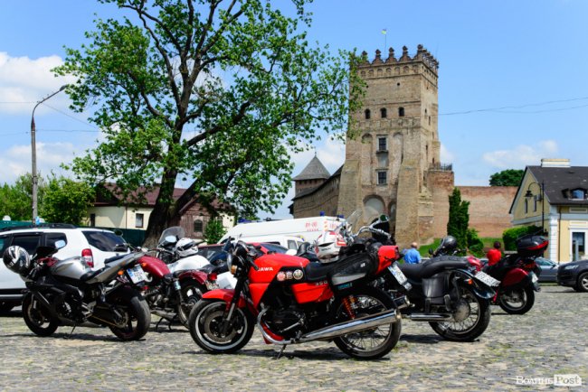 Леді на мотоциклах: у Луцьк приїхали байкерки з декількох країн. ФОТО