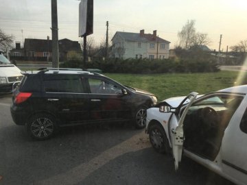 На Гнідавській зіткнулися Volkswagen і Geely