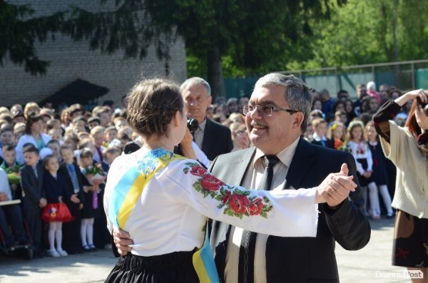 У Луцьку - останній дзвінок для школярів. ФОТО
