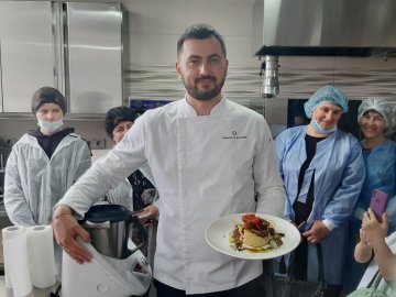 Шеф-кухар Зеленського дав майстер-клас для студентів волинського училища. ФОТО