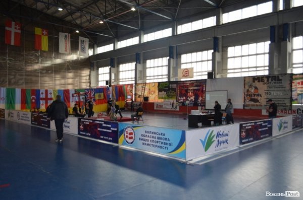 У Луцьку стартував ювілейний чемпіонат світу WPA з пауерліфтингу. ФОТО 