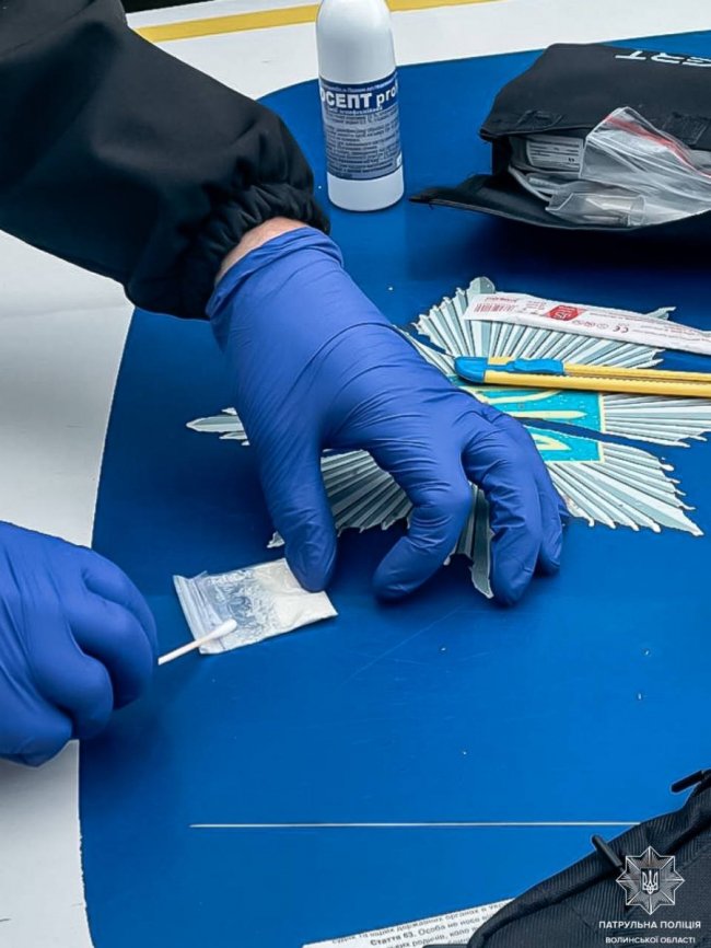 У Луцьку у пішохода-порушника виявили наркотичні речовини