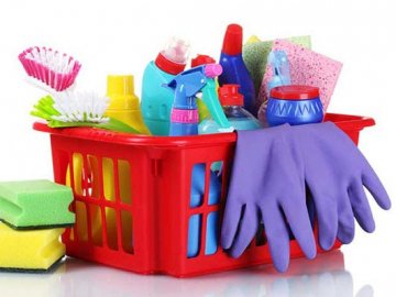 Дівчина з Волині видурювала у людей гроші під приводом продажу побутової хімії