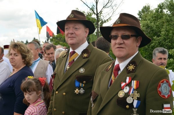 На свято завітали і поляки, які жартували про Ляшка, котрий хотів у президенти. Сміх викликало прізвище, яке нагадує недоброзичливе щодо поляків слово «лях» 