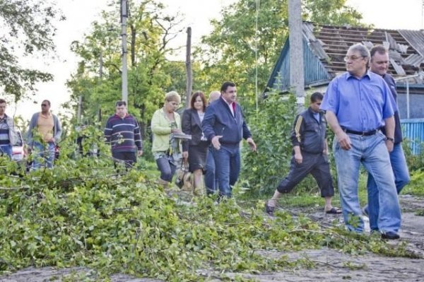 Ураган в Луганську. ФОТО. ВІДЕО